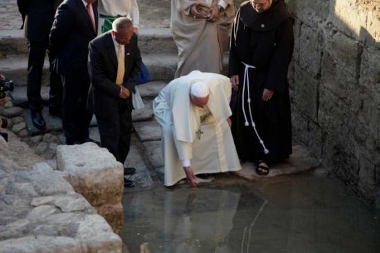 Le Pape Fançois sur les lieux du Baptême du Christ