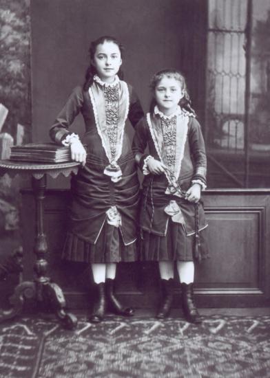 Thérèse de Lisieux à 8 ans et sa sœur Céline (1881)